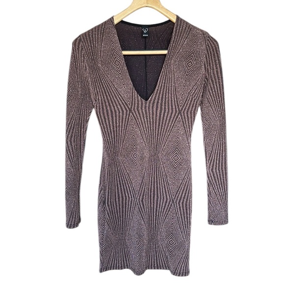 Windsor Dresses & Skirts - Windsor Women’s Long Sleeve V-Neck Sparkly Fitted Short Party Dress, Size Medium